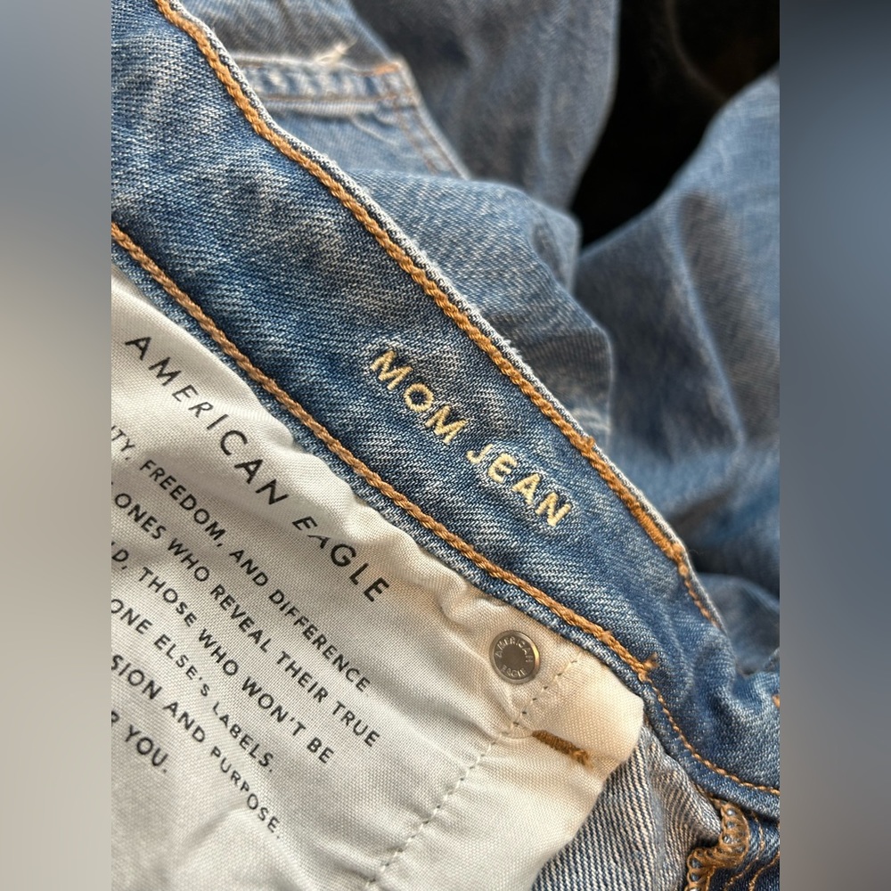 American Eagle Mom Jeans!